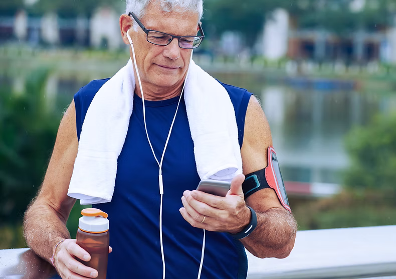 checking-phone-2021-08-27-09-36-09-utc_BG (1)